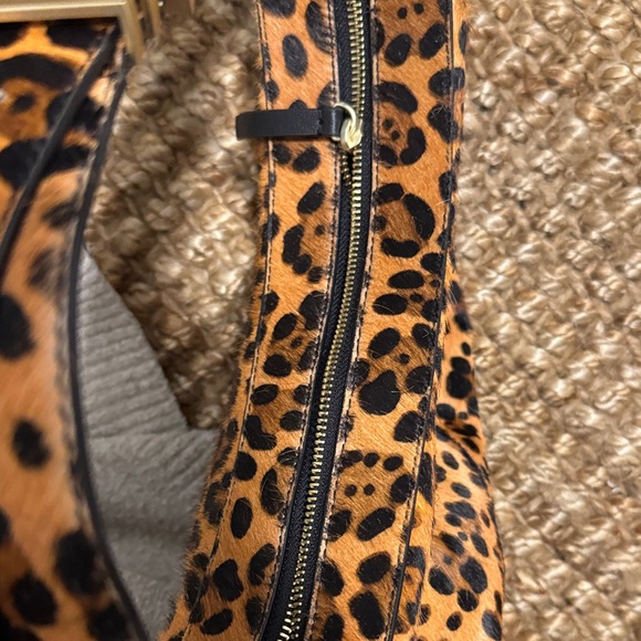 Leopard Pattern Shoulder Bag - Picture 4 of 8
